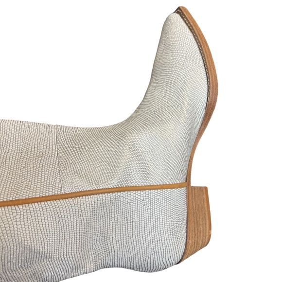 FREE PEOPLE WE THE FREE ‘MONTAGE’ LEATHER TALL BOOTS IN WHITE CROC SILVER STUDS - Picture 6 of 12